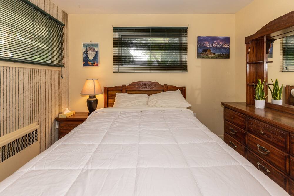 Photo of Bedroom in Columbia Falls