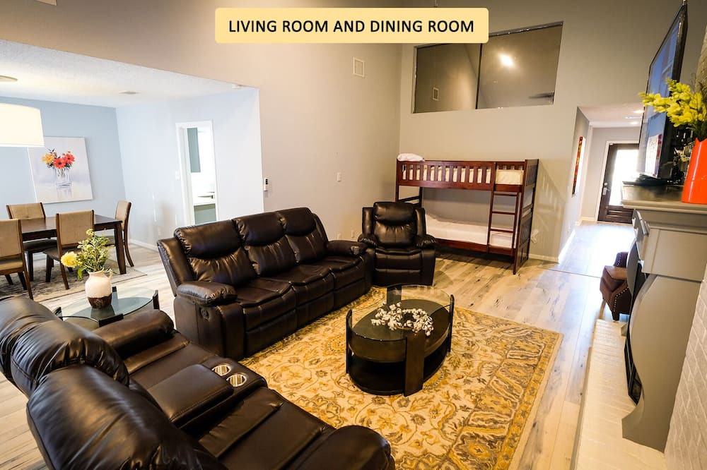 Photo of Livingroom in Pecan Grove