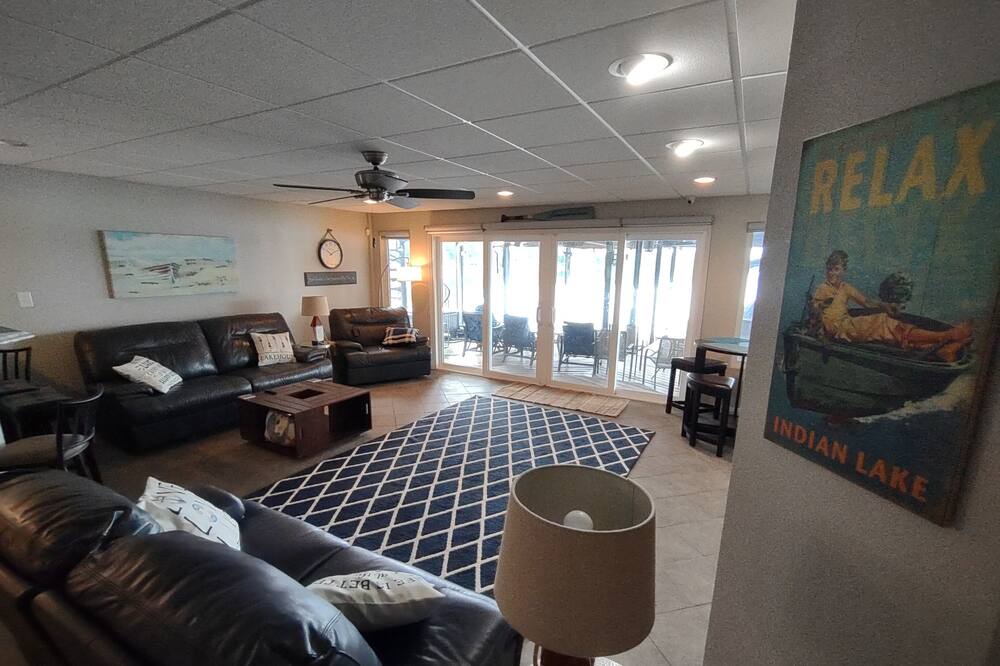 Photo of Livingroom in Russells Point