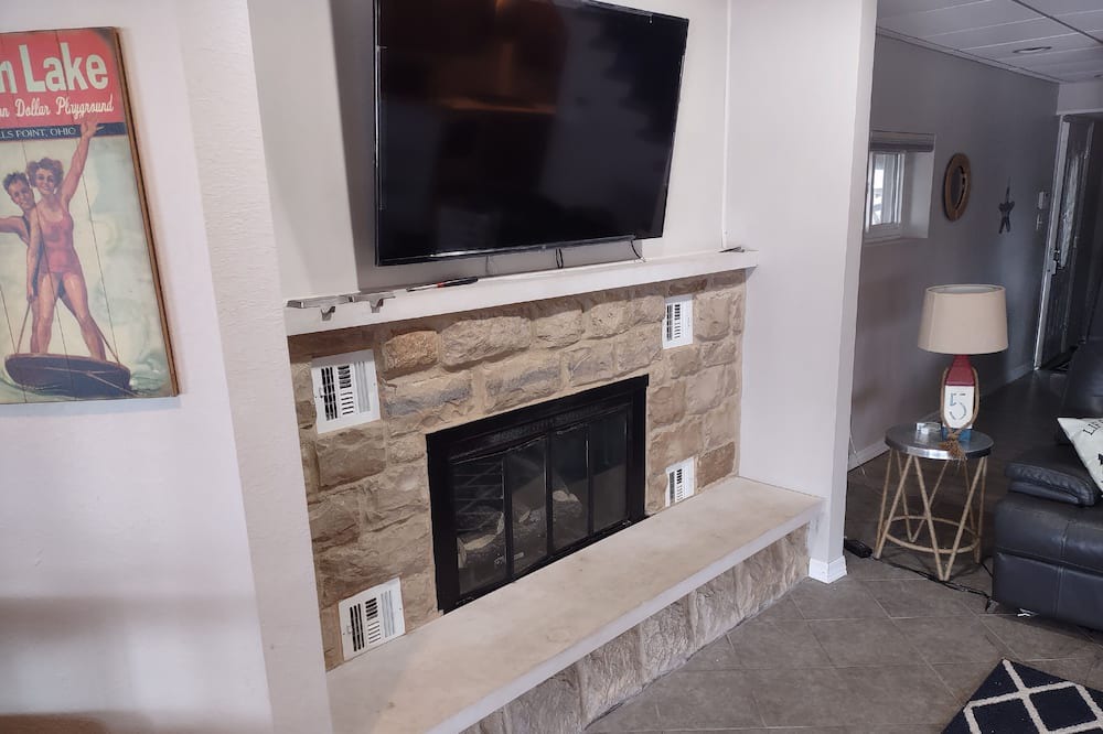 Photo of Livingroom in Russells Point