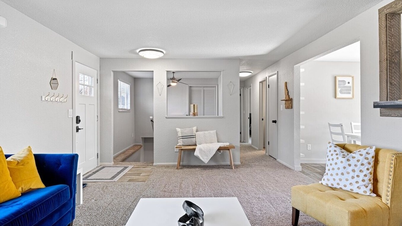 Photo of Livingroom in West Valley