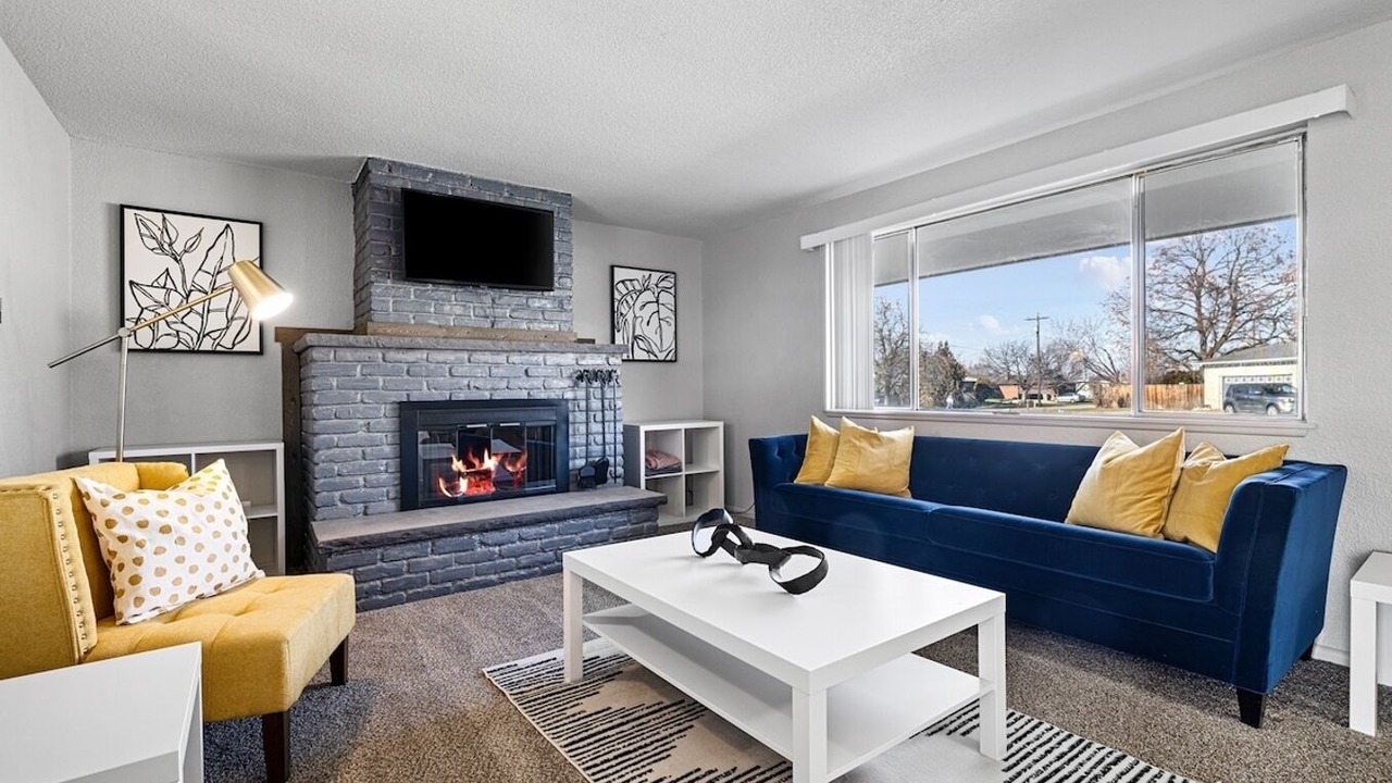 Photo of Livingroom in West Valley