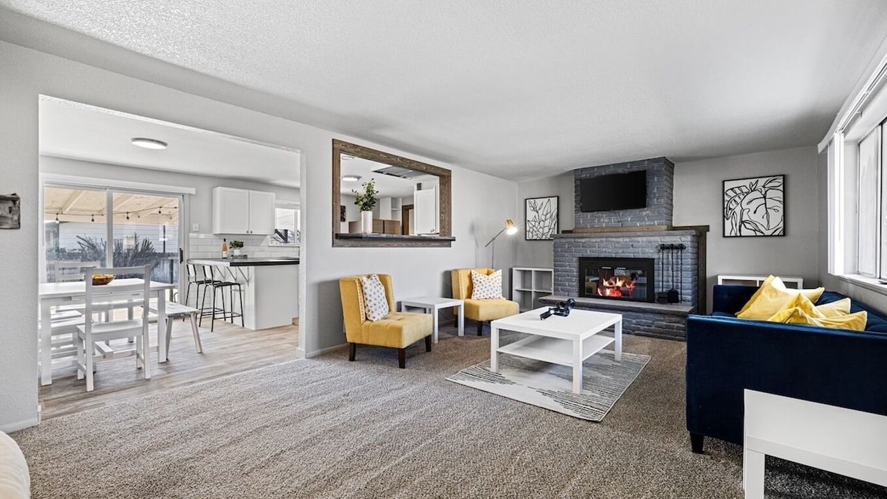 Photo of Livingroom in West Valley