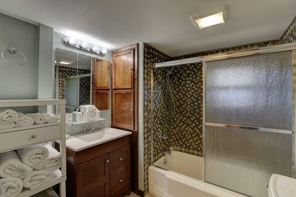 Photo of Bathroom in Saddlestring