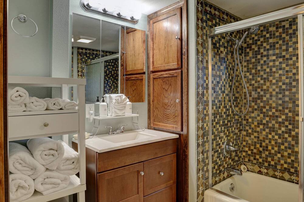 Photo of Bathroom in Saddlestring