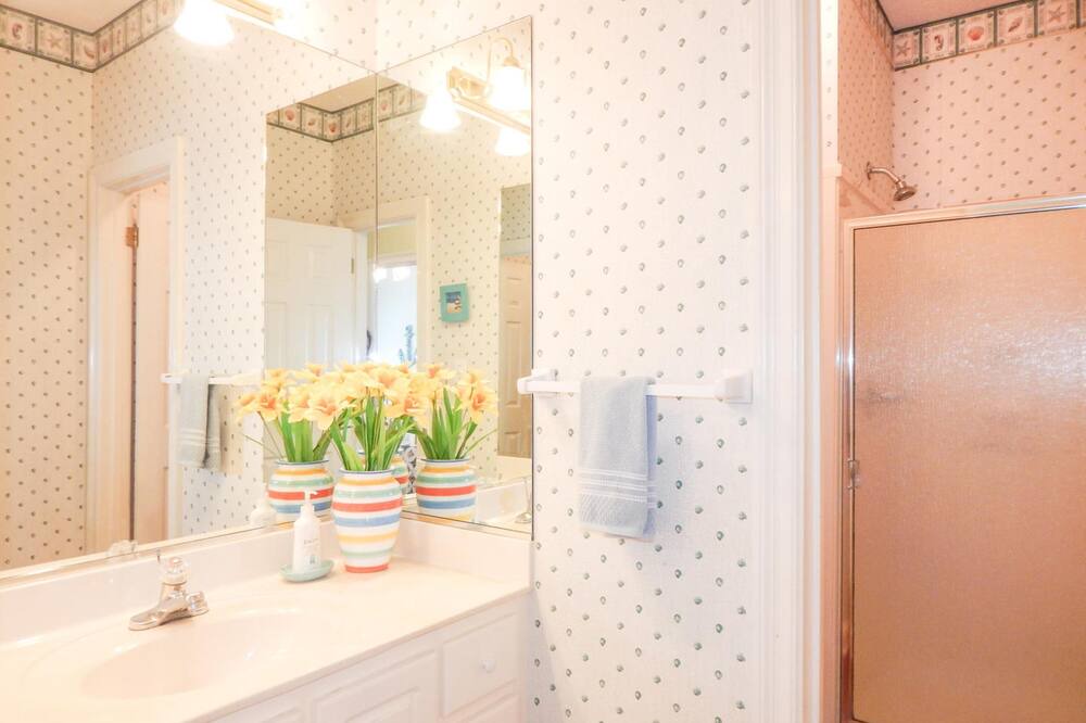 Photo of Bathroom in Audubon Place
