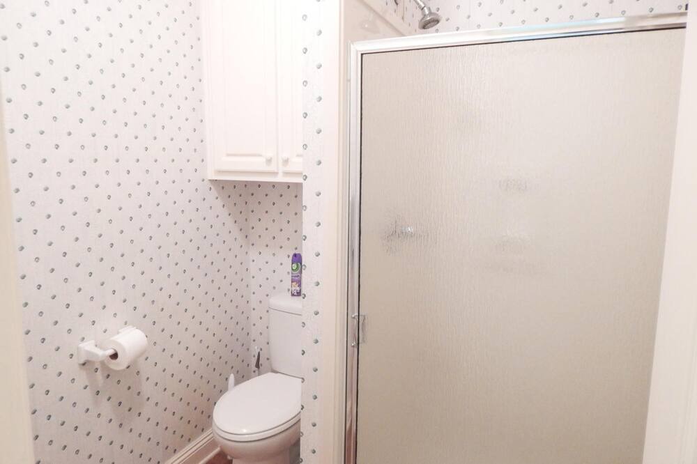 Photo of Bathroom in Audubon Place