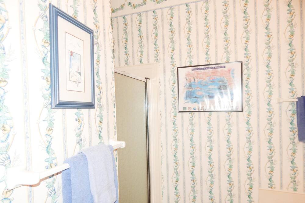 Photo of Bathroom in Audubon Place