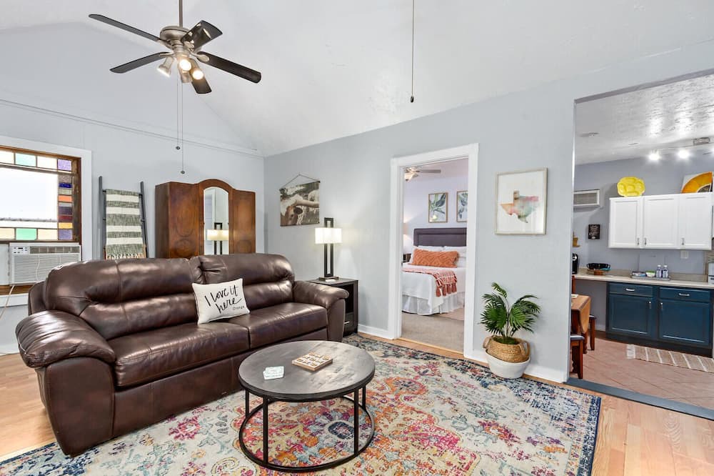 Photo of Livingroom in Orange