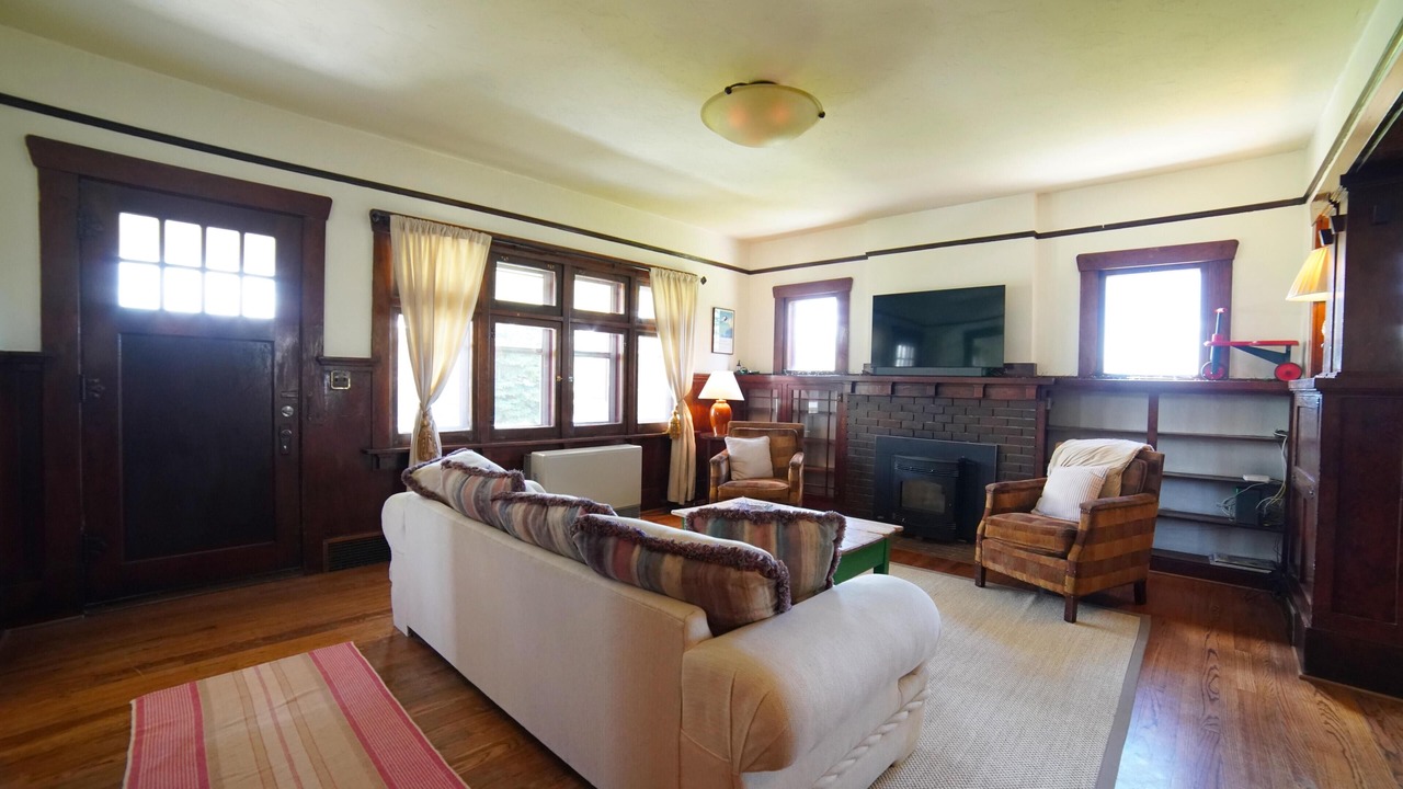 Photo of Livingroom in Clawson