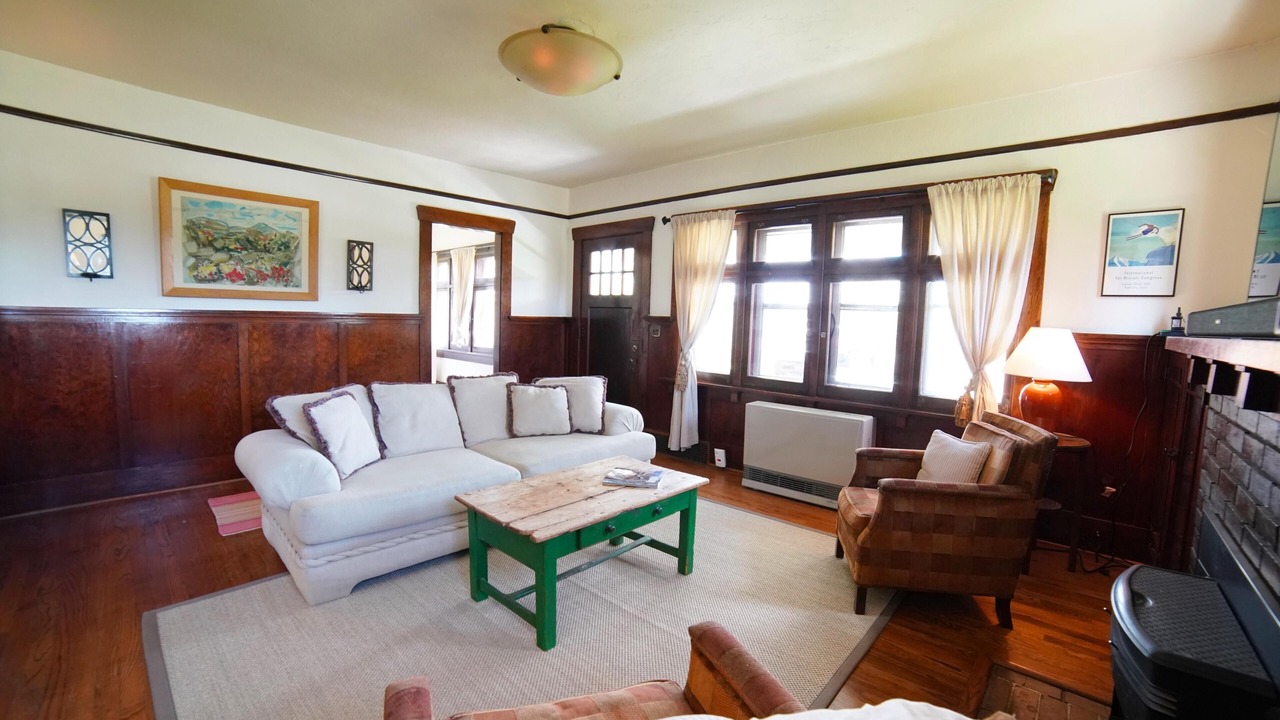 Photo of Livingroom in Clawson