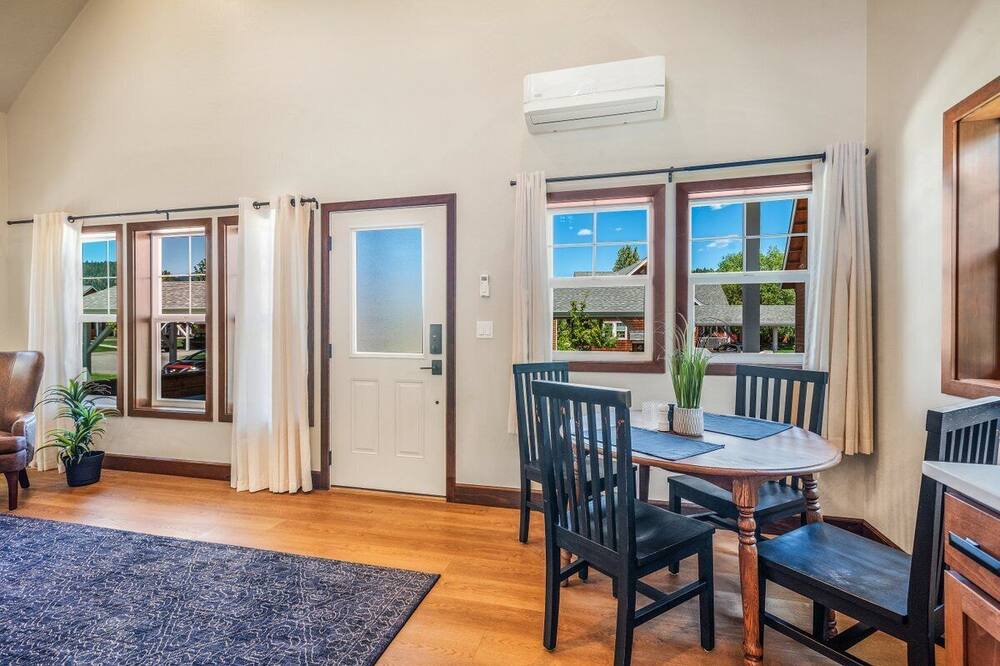 Photo of Livingroom in Dover Bay