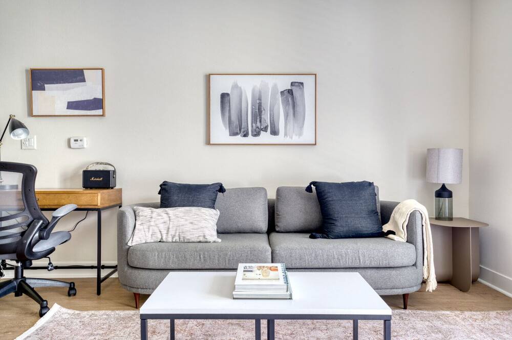 Photo of Livingroom in NoHo Arts District