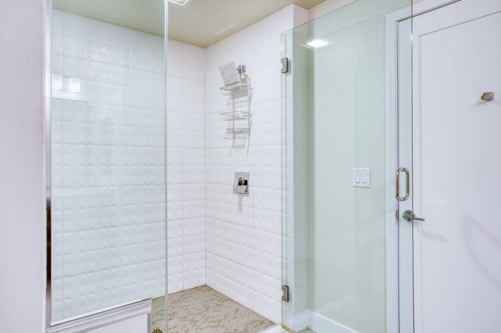 Photo of Bathroom in NoHo Arts District