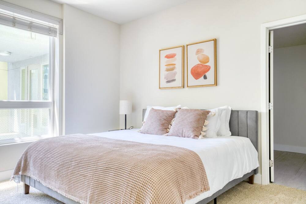 Photo of Bedroom in NoHo Arts District