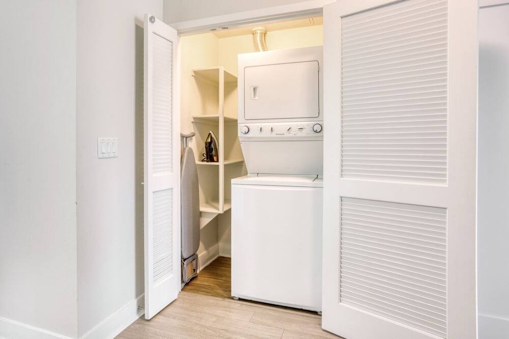 Photo of Bedroom in NoHo Arts District