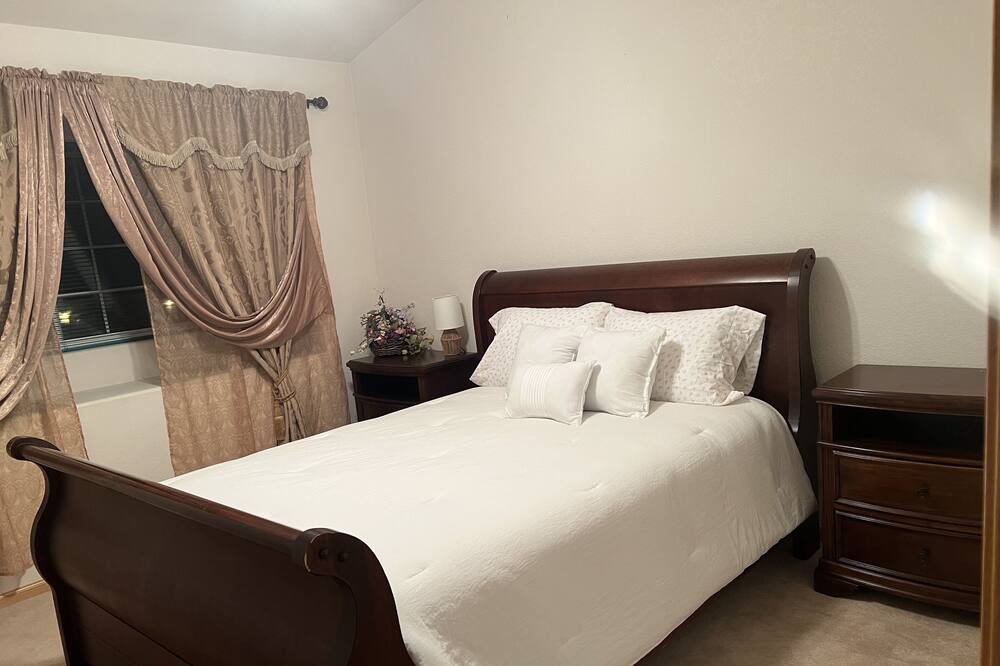 Photo of Bedroom in Miller Creek