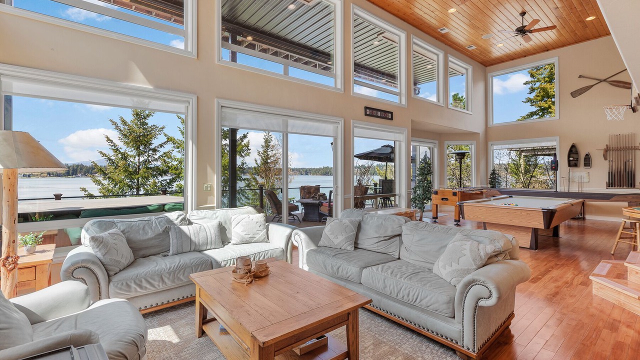 Photo of Livingroom in Hayden Lake