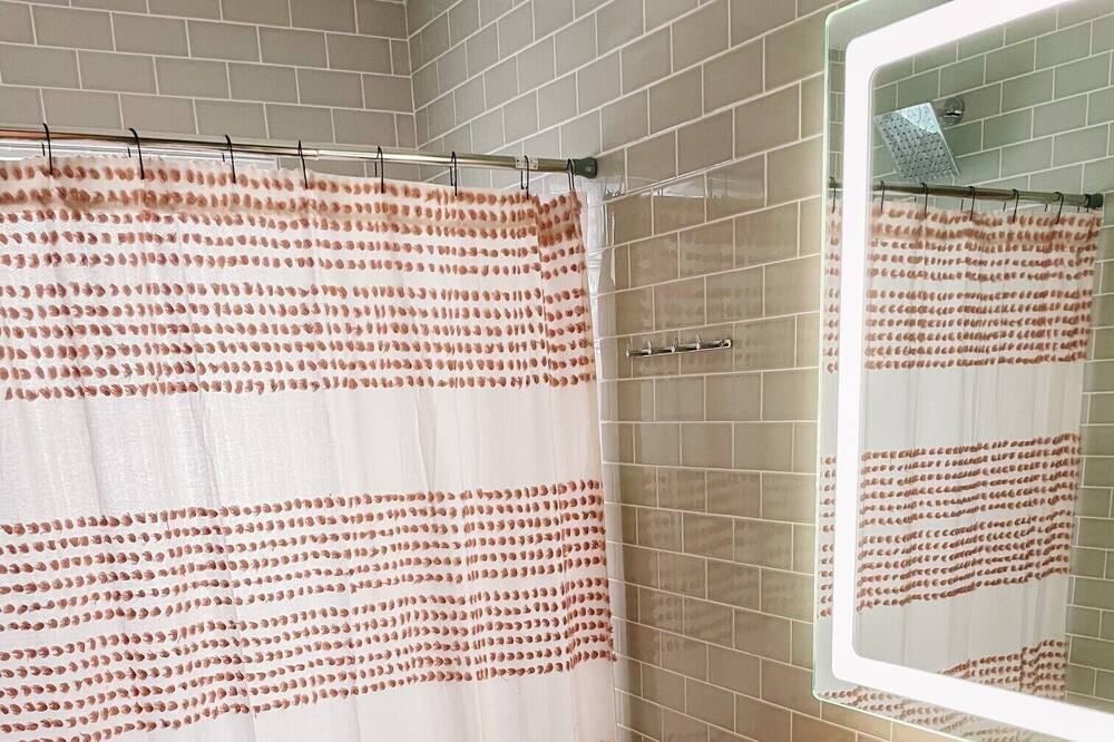 Photo of Bathroom in Blandburg