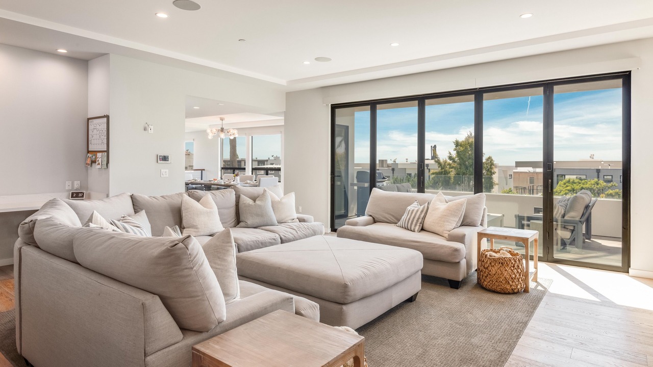 Photo of Livingroom in North Redondo