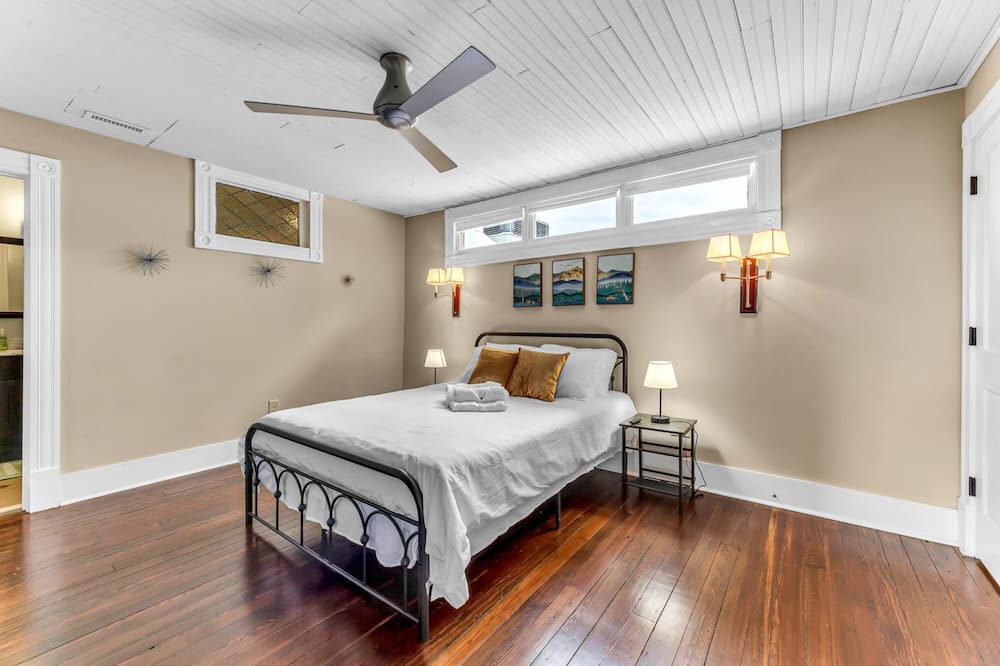 Photo of Livingroom in Downtown Greensboro