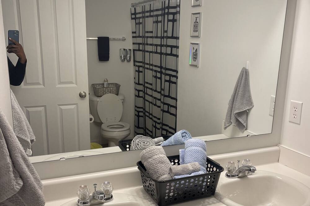 Photo of Bathroom in Maxwell