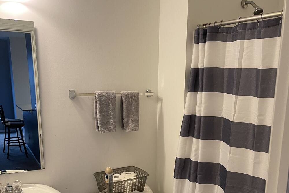 Photo of Bathroom in Maxwell