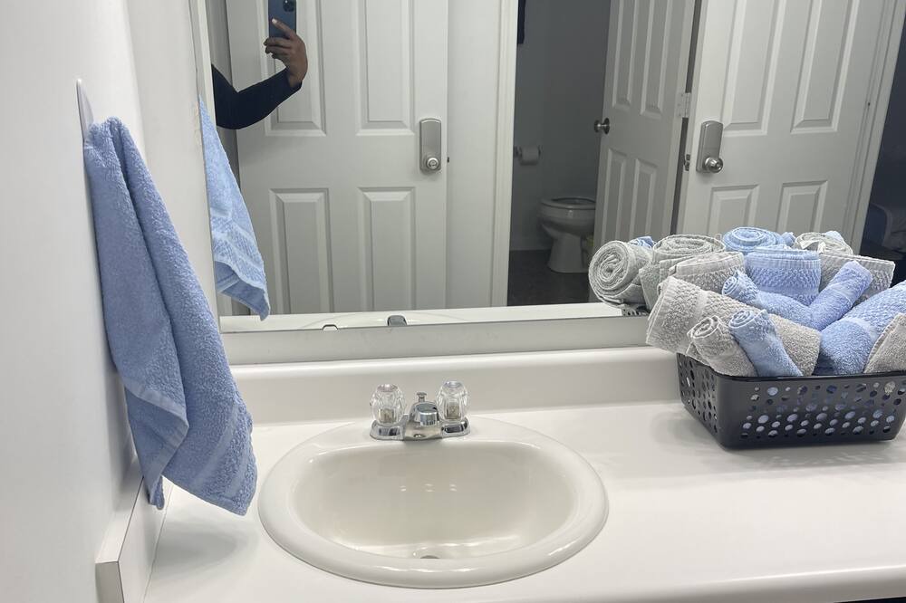 Photo of Bathroom in Maxwell