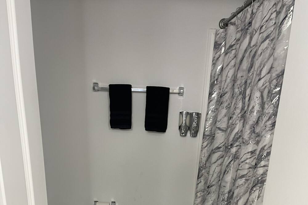 Photo of Bathroom in Maxwell
