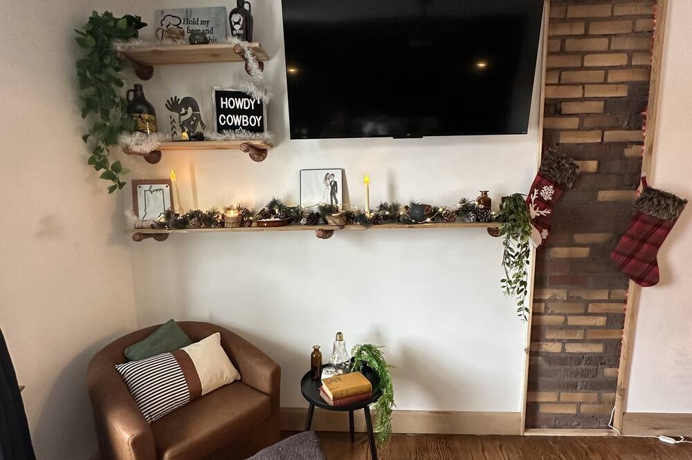 Photo of Livingroom in Mapleton/Fall Creek