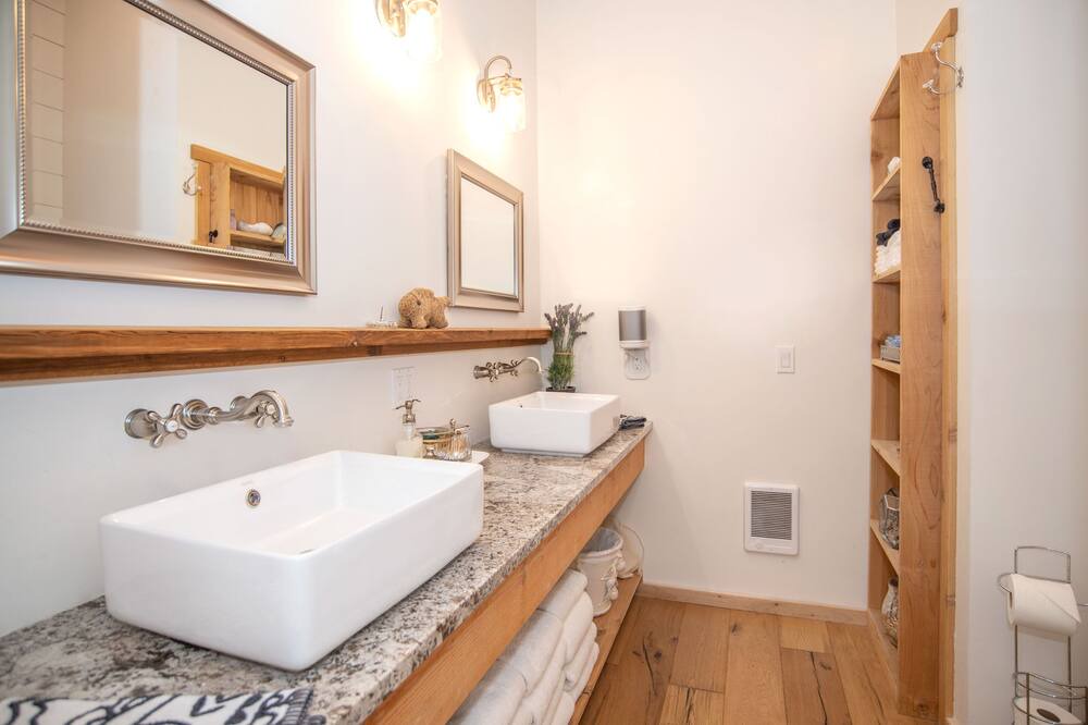 Photo of Bathroom in Hope