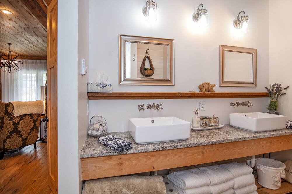 Photo of Bathroom in Hope