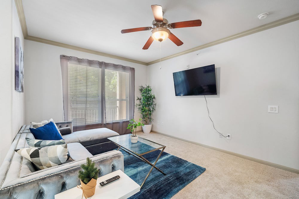 Photo of Livingroom in Astrodome