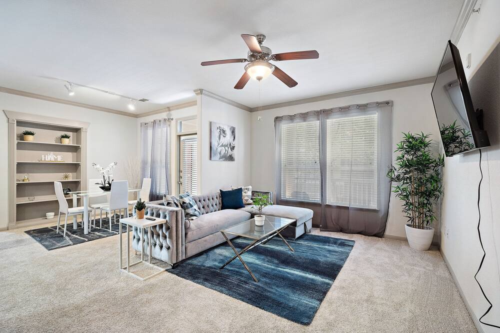 Photo of Livingroom in Astrodome