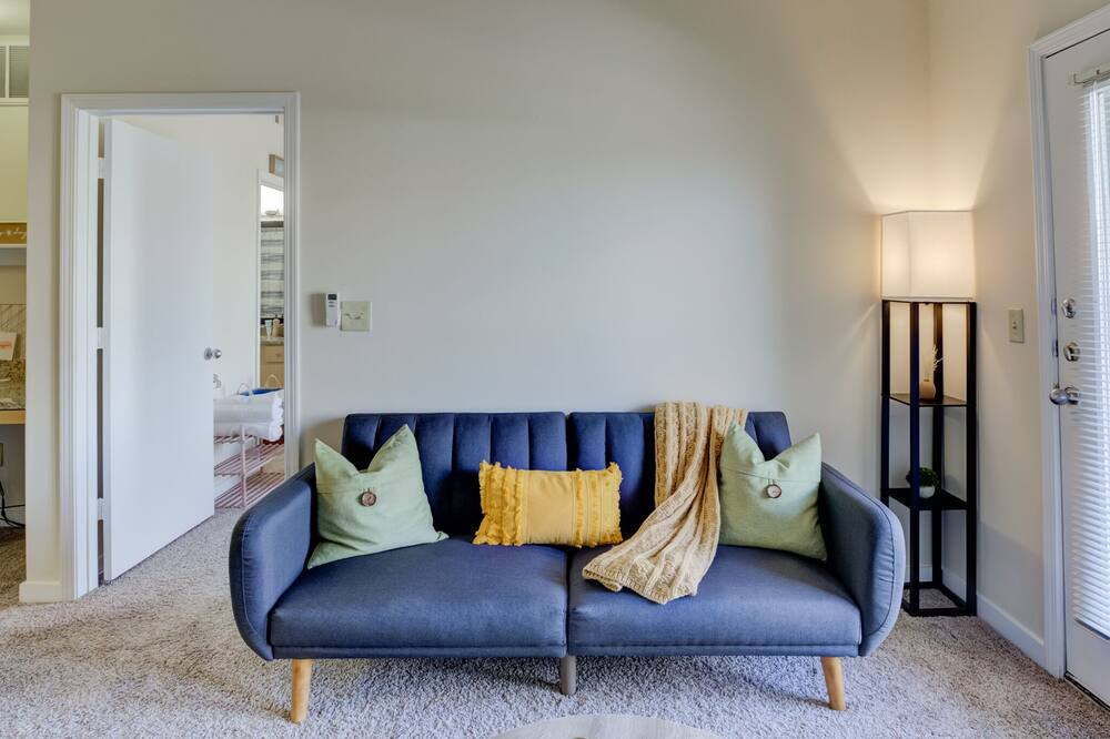 Photo of Livingroom in New Pathways