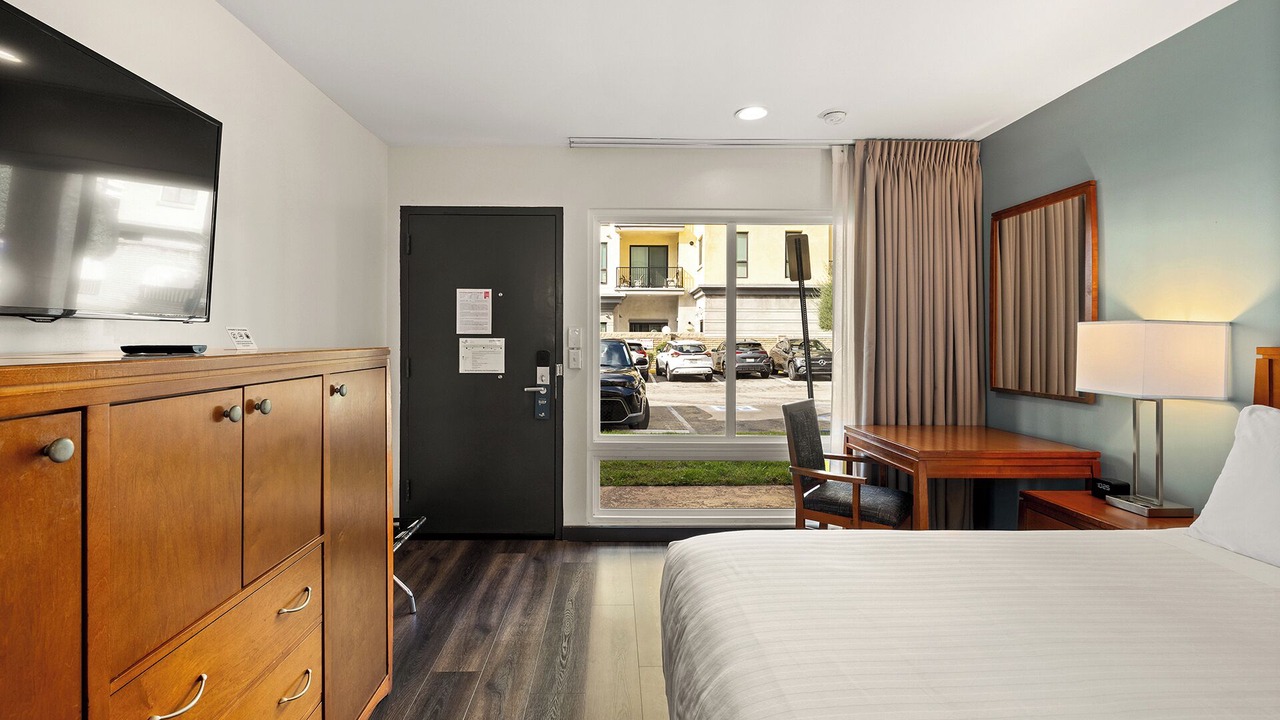 Photo of Bedroom in Pacific - Edison