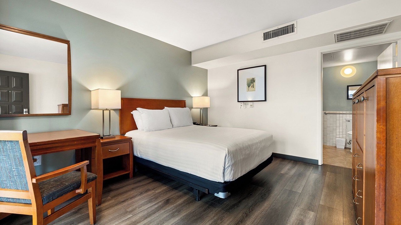 Photo of Bedroom in Pacific - Edison