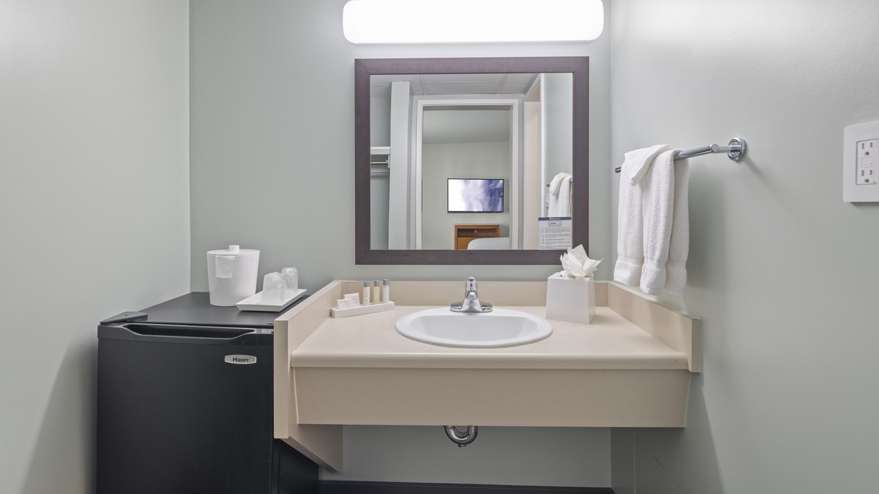 Photo of Bathroom in Pacific - Edison