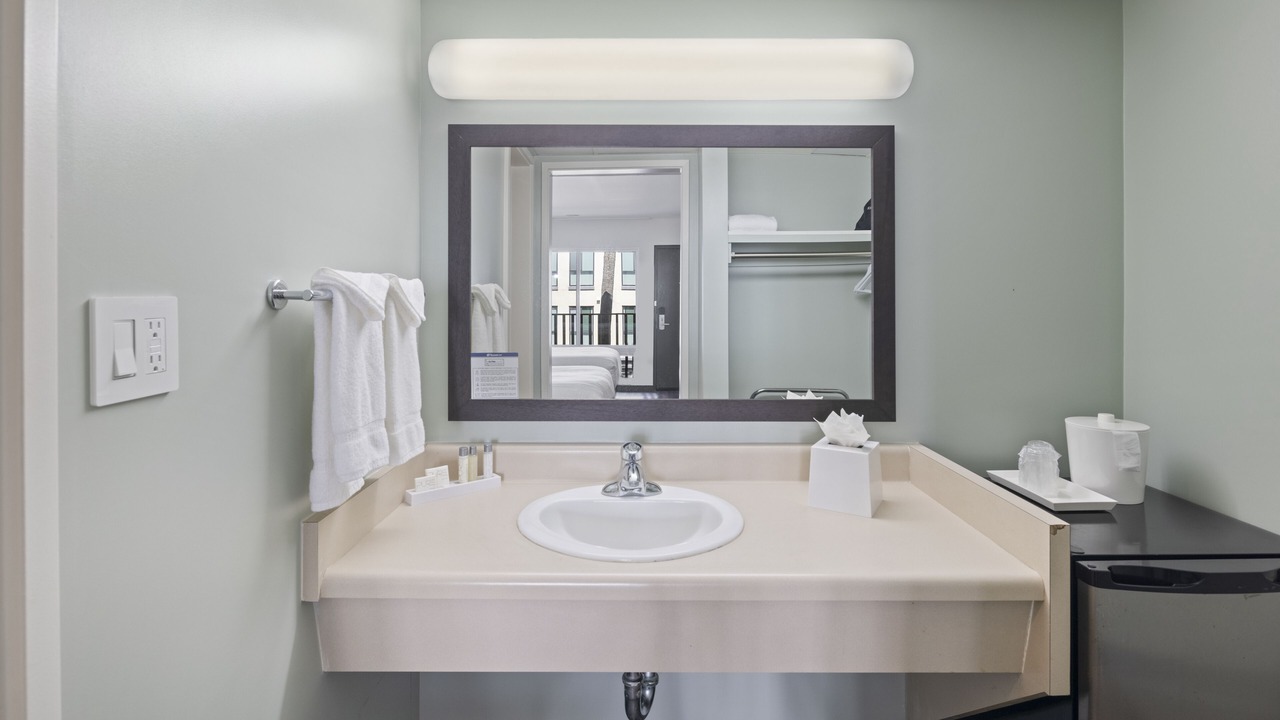 Photo of Bathroom in Pacific - Edison