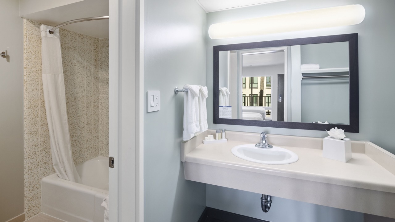 Photo of Bathroom in Pacific - Edison