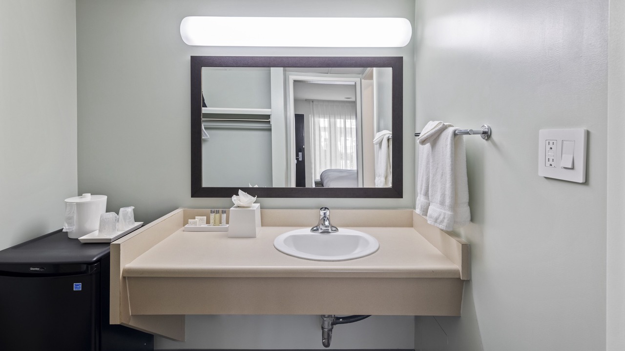 Photo of Bathroom in Pacific - Edison