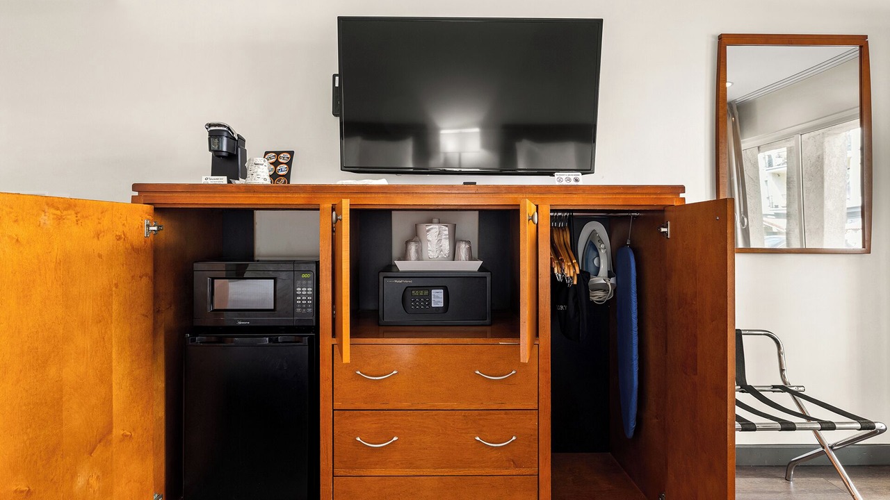 Photo of Bedroom in Pacific - Edison