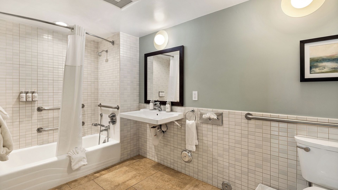 Photo of Bathroom in Pacific - Edison