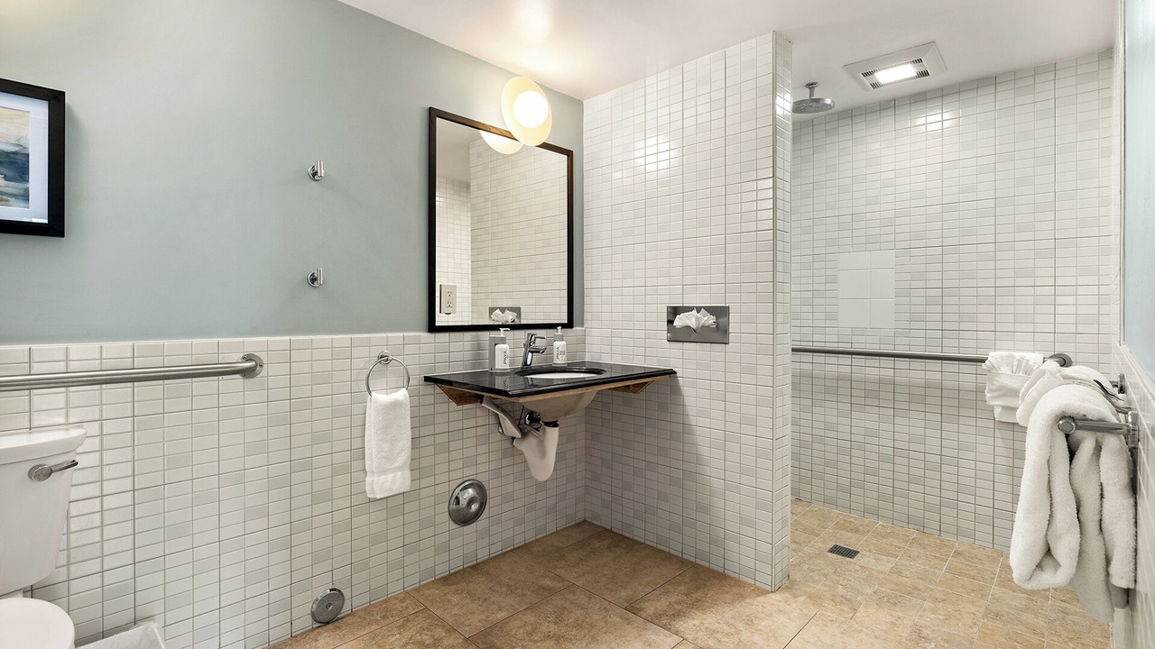 Photo of Bathroom in Pacific - Edison