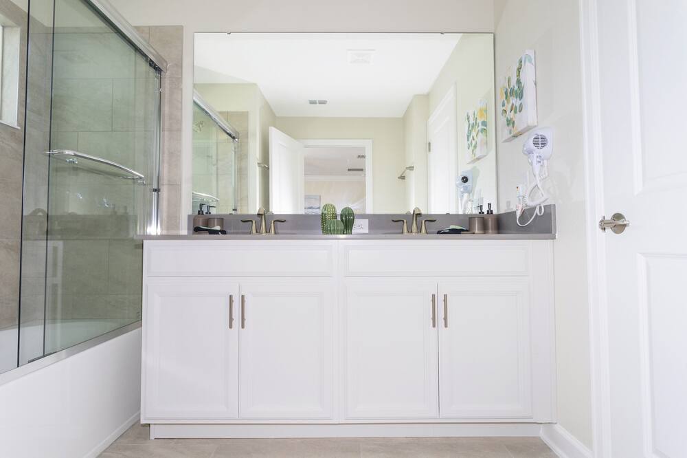 Photo of Bathroom in Davenport