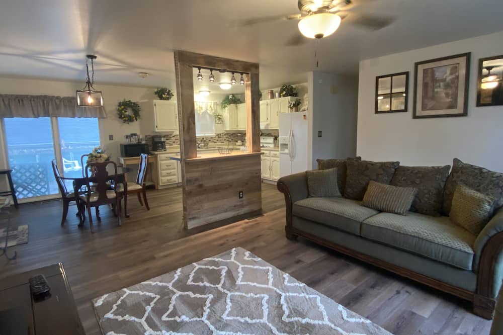 Photo of Livingroom in Salina
