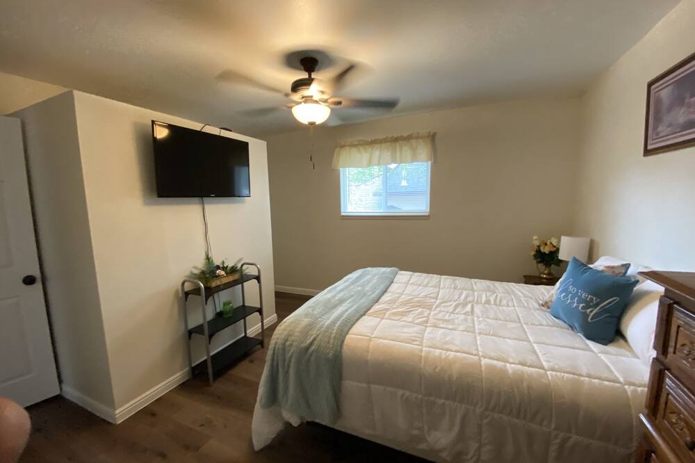 Photo of Bedroom in Salina