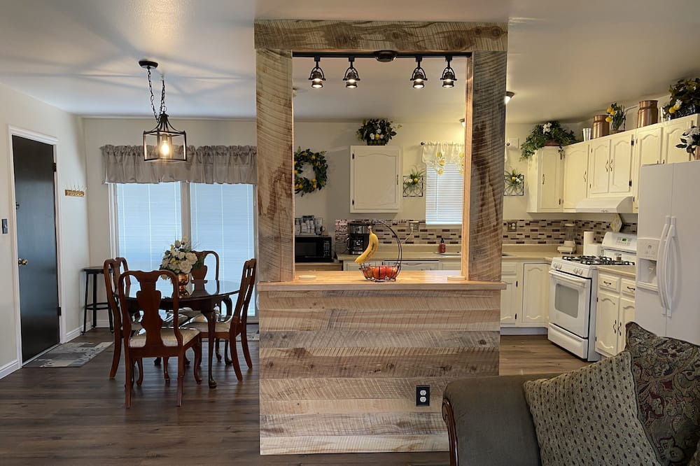 Photo of Livingroom in Salina