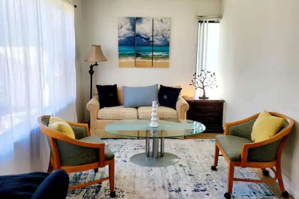 Photo of Livingroom in Brookhollow