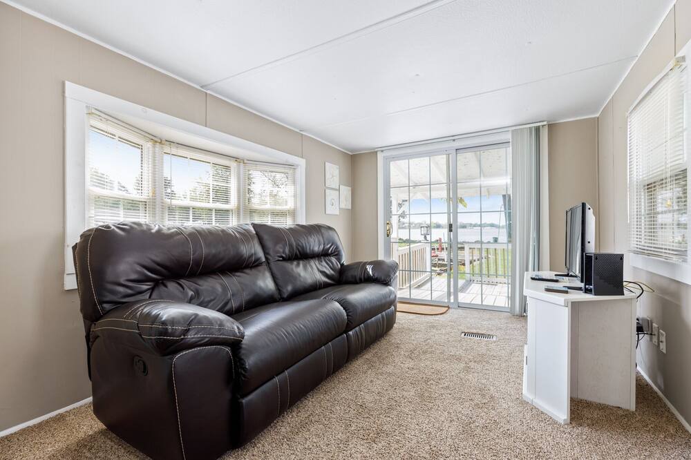 Photo of Livingroom in Russells Point